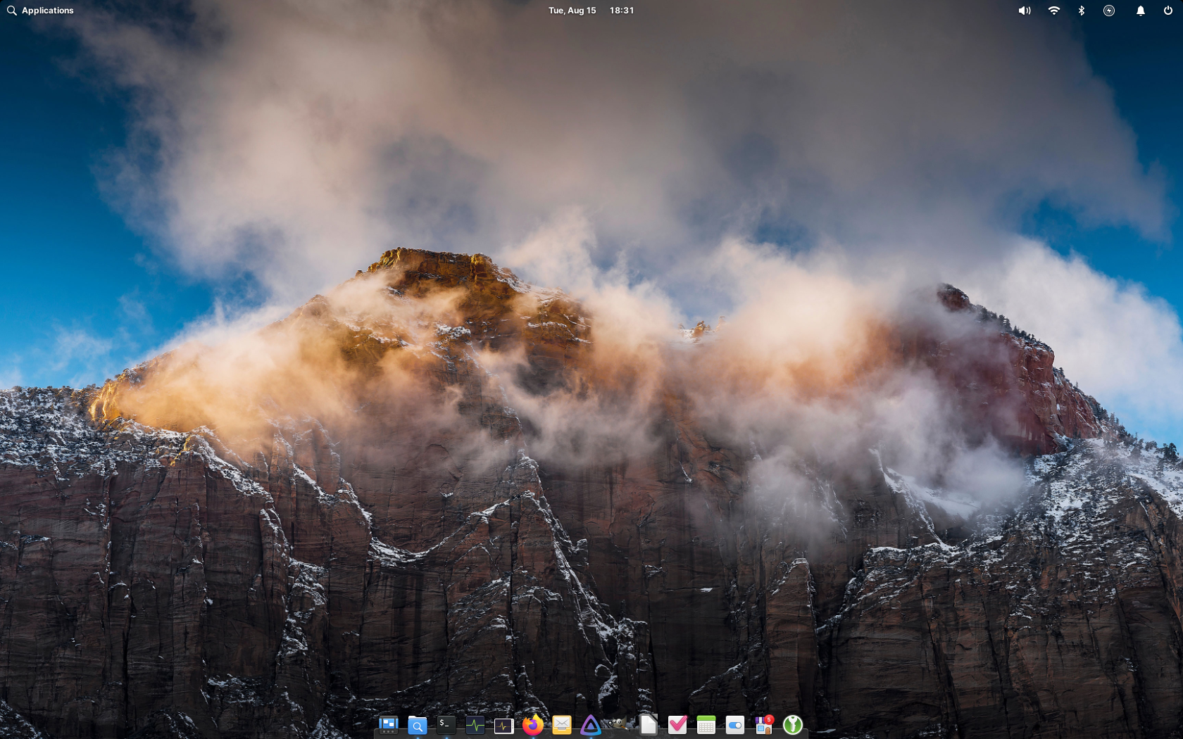 elementary OS' desktop looks a lot like that of macOS