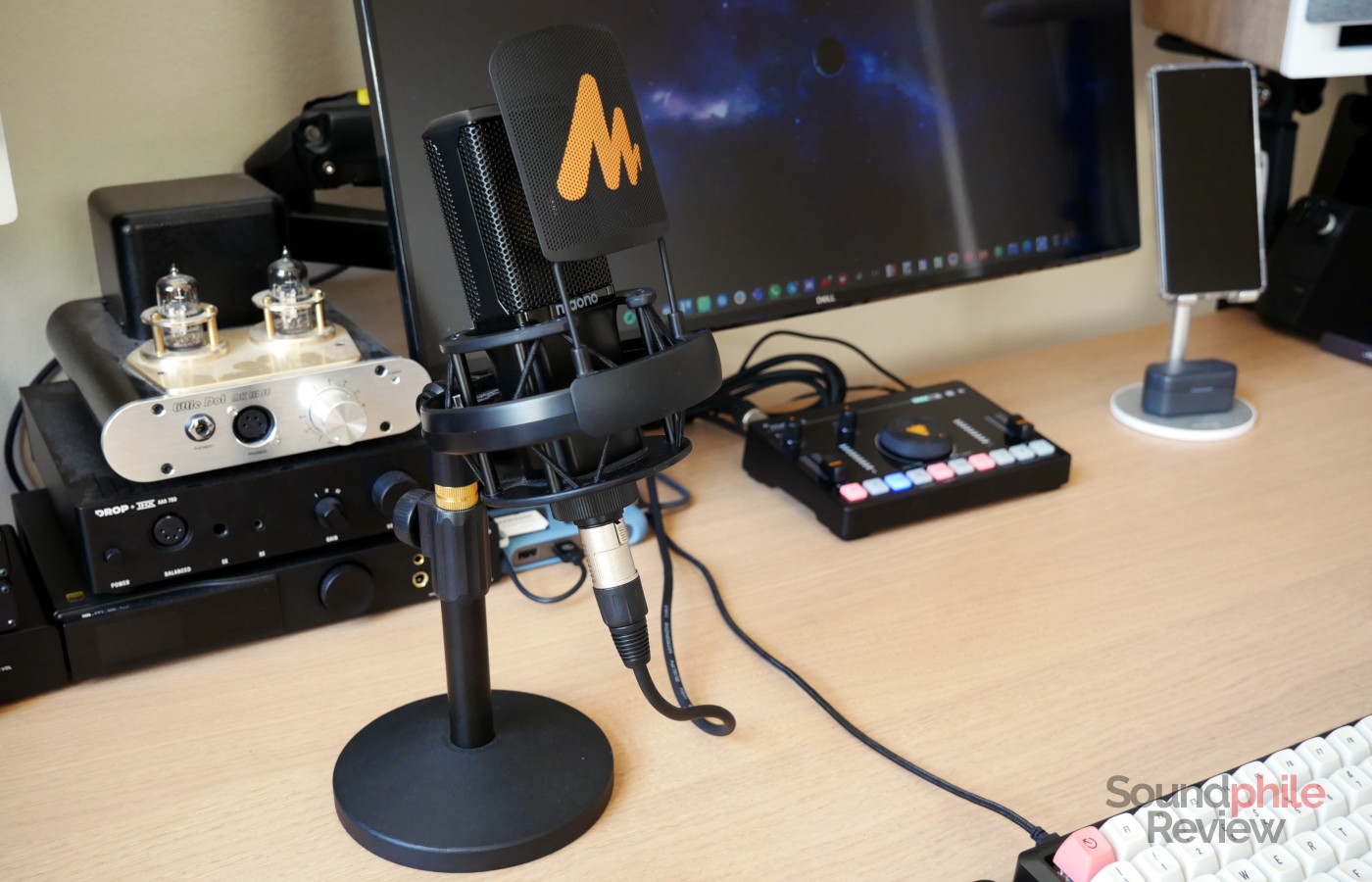 Maono PM500T with its stand on a desk