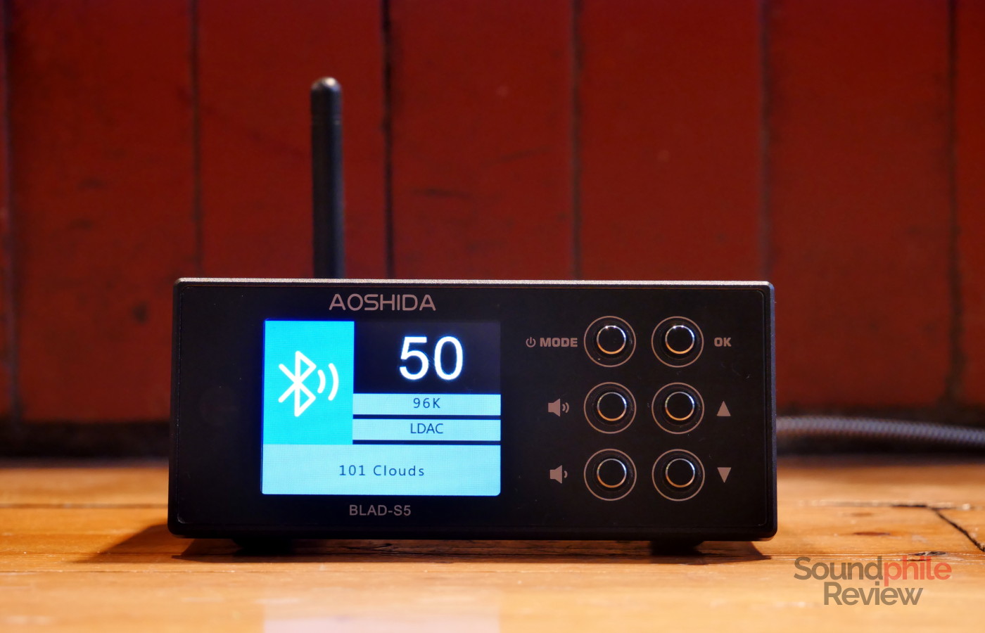 The Aoshida BLAD S5 shows the track title in Bluetooth mode