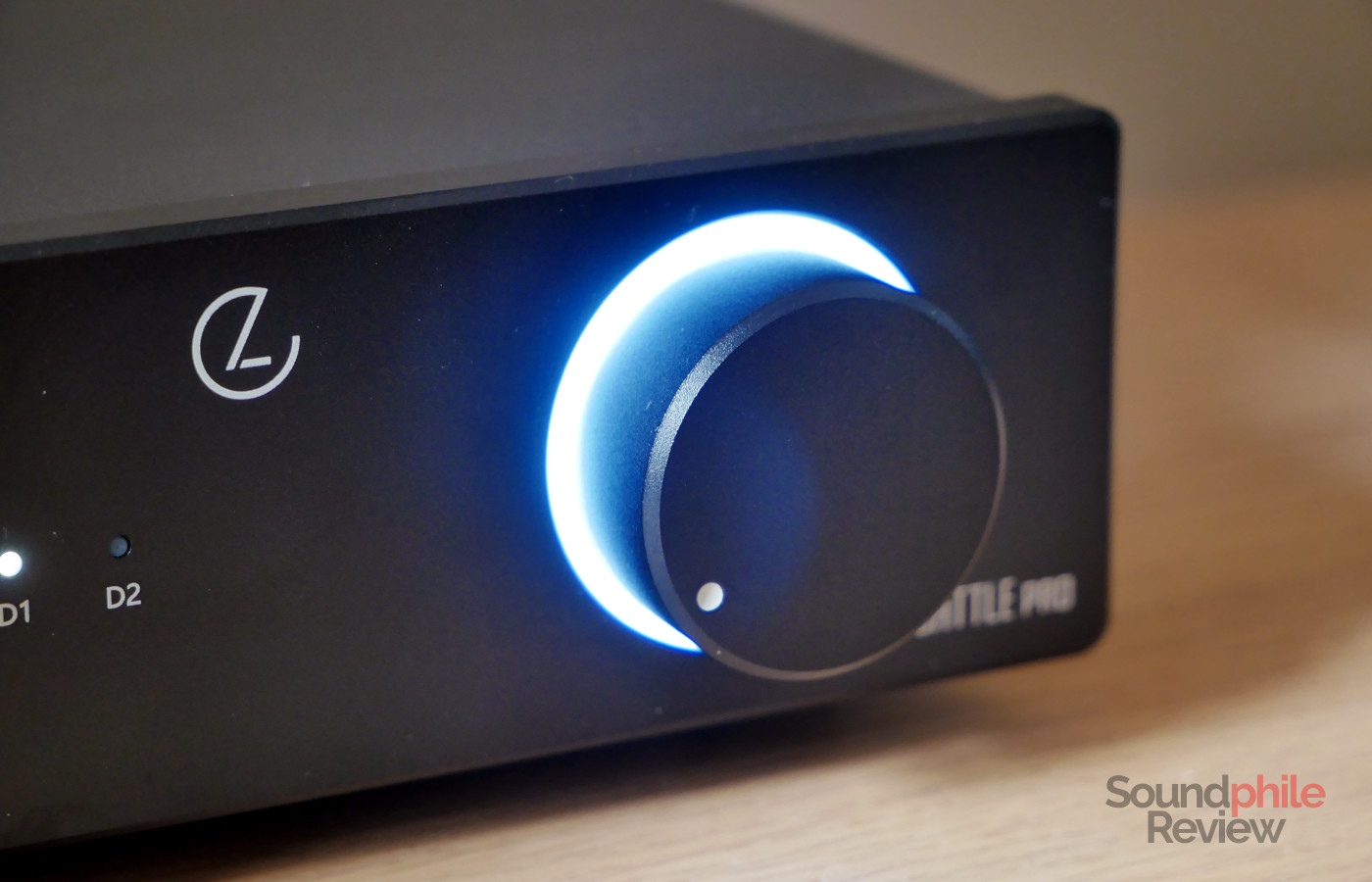 LEAUDIO Cattle Pro features an LED ring around the volume knob