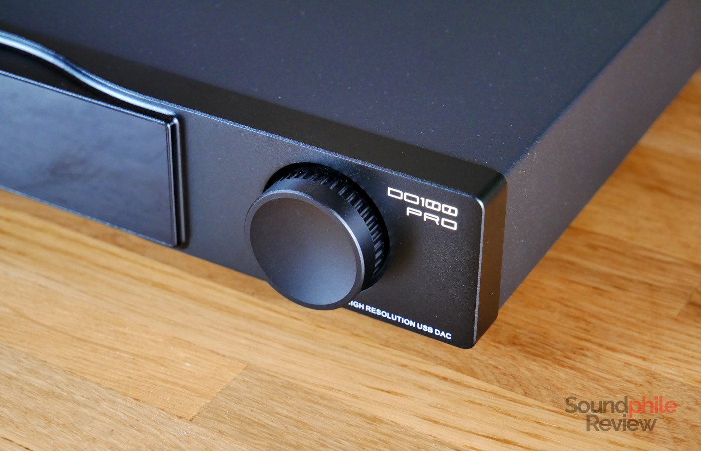 The SMSL DO100 Pro has a knob which doubles as a power button